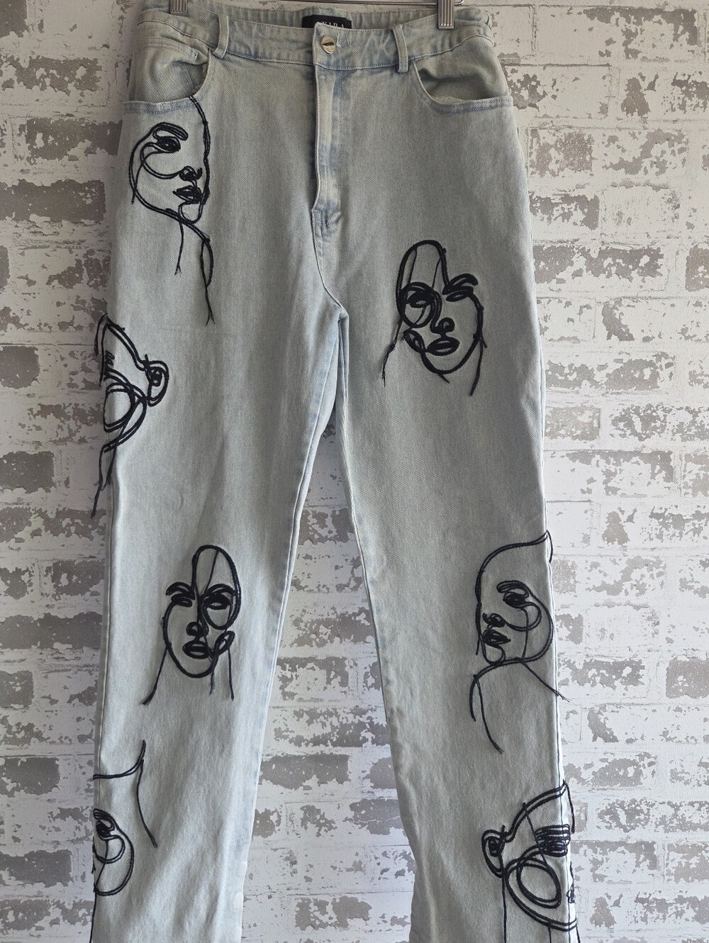 AKIRA High Waisted Abstract Embroidered Face Light Wash Straight Jeans Size L